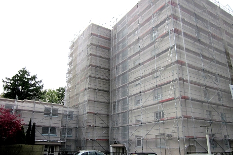 Hochhausgerüst für Betonsanierungen und Wärmedämmungsarbeiten - A+M Gerüstbau GmbH